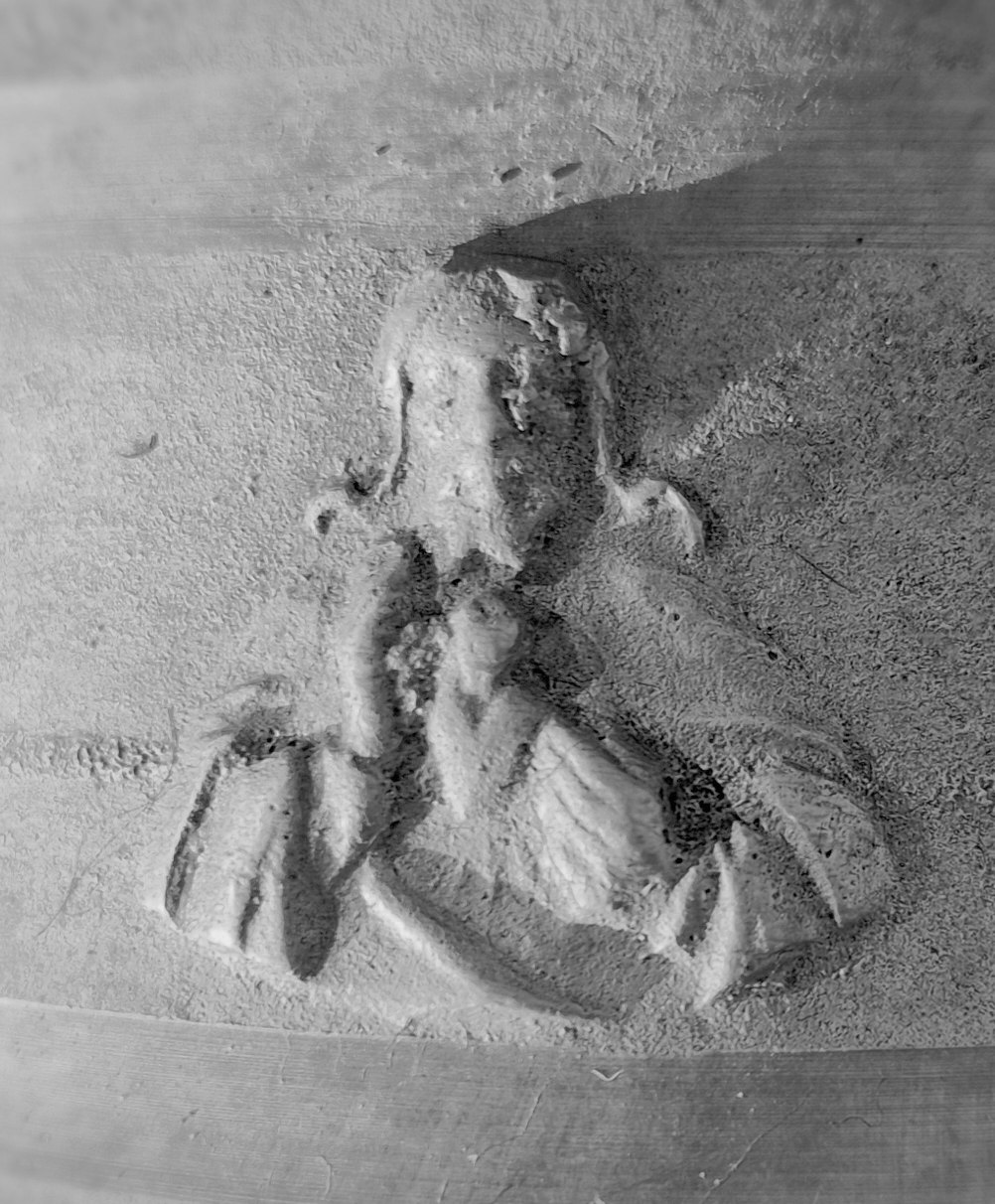 Le Cœur du Christ en relief sur la panse de la cloche