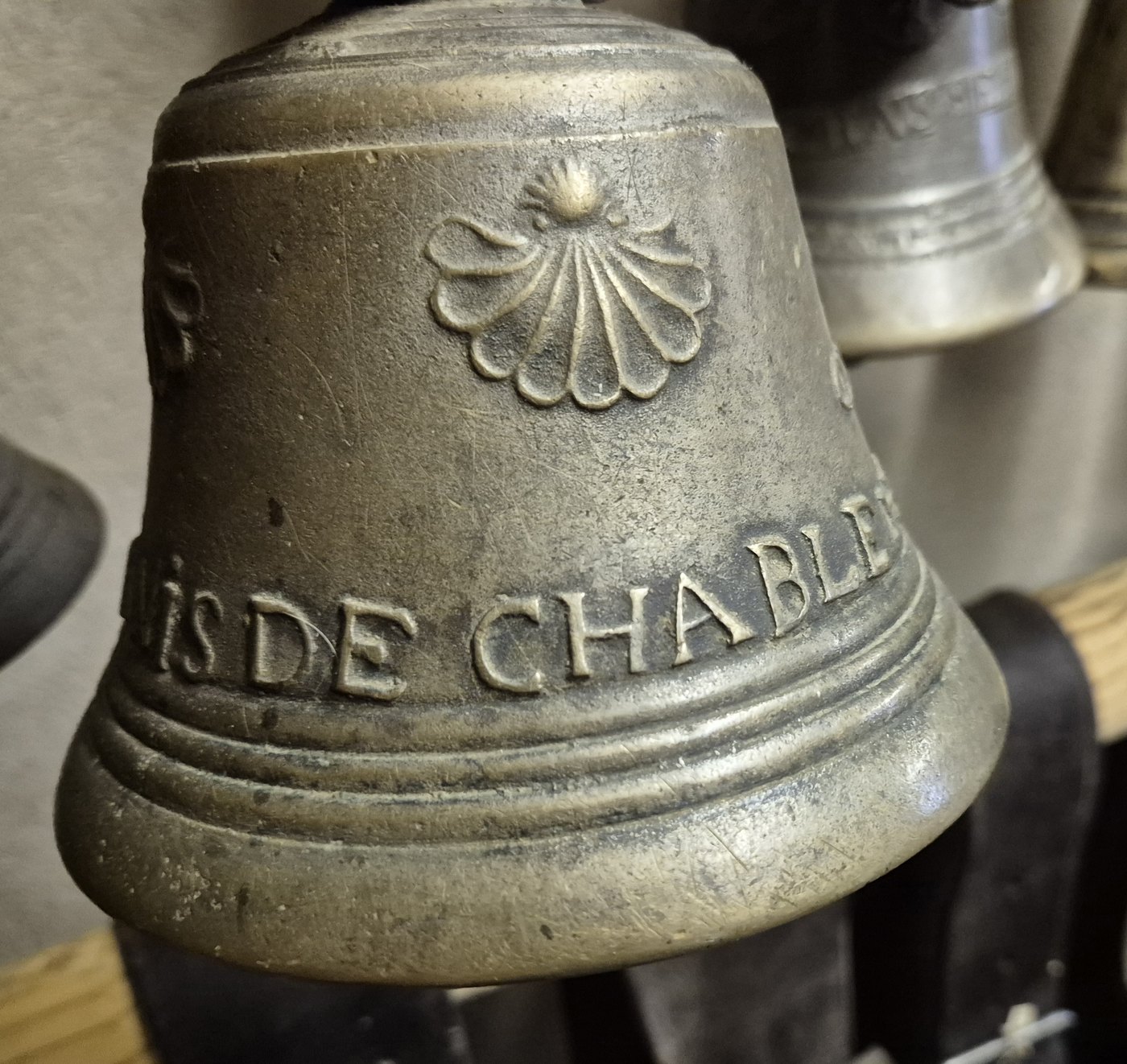 L'inscription CHARNAUX AUX HOPITAUX