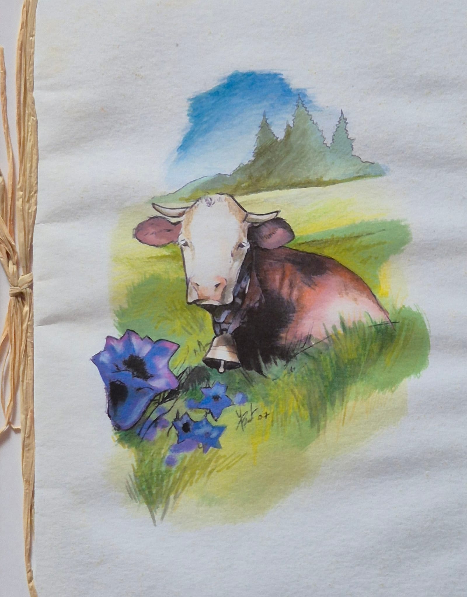 Aquarelle : une vache couchée, sa cloche au cou, parmi les gentianes